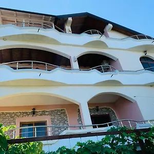 Casa Dolce Casa , Široka Albania